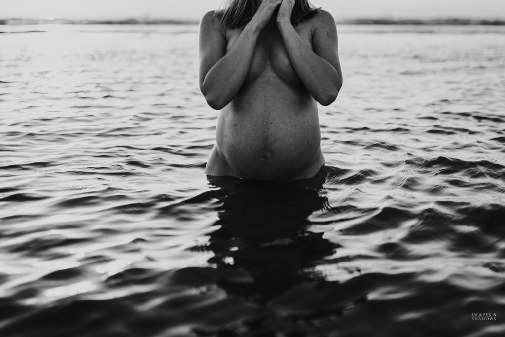 Zwanger zwangerschapsshoot boudoir fotograafnederland